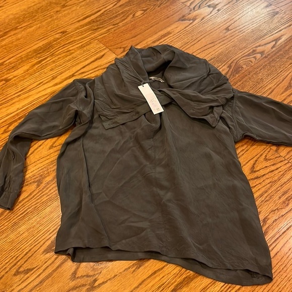 NWT Humanoid Woman’s Grey Top Size M - Picture 1 of 7